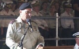 Le chef d'état-major de l'armée israélienne, le lieutenant-général Eyal Zamir, prend la parole lors d'une cérémonie de remise des diplômes aux officiers de la Marine à la base navale de Haïfa, le 8 septembre 2026. (Capture d'écran : Armée israélienne)