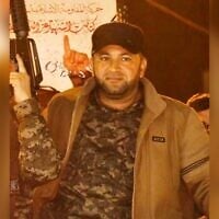 Muhammad Abdul Salam al-Yazouri, commandant de la brigade Khan Younès du Hamas tué au combat, apparaît sur une photo non datée diffusée sur les réseaux sociaux après sa mort dans une frappe aérienne de l'armée israélienne, le 11 septembre 2026. (Crédit : X, utilisé conformément à l'article 27a de la loi sur le droit d'auteur)