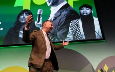 Le chef du Green Party britannique, Zack Polanski, assiste au congrès du parti à Brighton, en Grande-Bretagne, le 2 octobre 2026. (Carlos Jasso/Reuters)