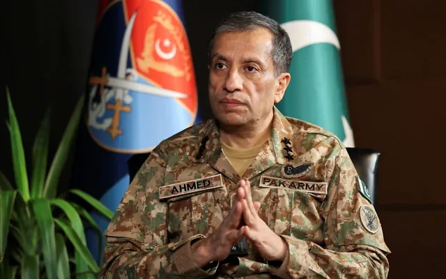 Ahmed Sharif Chaudhry, directeur général de l’Inter-Services Public Relations (ISPR), la branche chargée des relations avec les médias et des relations publiques des forces armées pakistanaises, s’exprime lors d’une interview accordée à Reuters à Rawalpindi, au Pakistan, le 30 octobre 2026. (Crédit: Salahuddin/Reuters) Ahmed Sharif Chaudhry, directeur général de l’Inter-Services Public Relations (ISPR), la branche chargée des relations avec les médias et des relations publiques des forces armées pakistanaises, s’exprime lors d’une interview accordée à Reuters à Rawalpindi, au Pakistan, le 30 octobre 2026. (Crédit: Salahuddin/Reuters)