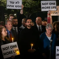 Le maire de New York, Zohran Mamdani, participe à un événement sur la coexistence organisé le 7 octobre à New York, le 7 octobre 2026. (Crédit : Luke Tress/Times of Israel)