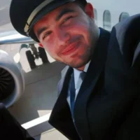Hamam al-Hammami, le copilote qui a tenté de faire s'écraser un vol flydubai à destination d'Israël lors d'un attentat terroriste le 30 septembre 2026, sur une photo non datée tirée de son profil LinkedIn récemment supprimé.
