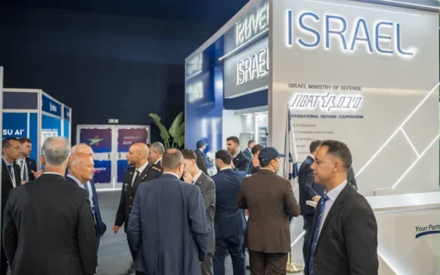 Le pavillon national d’Israël, le premier depuis la normalisation, en 2020, des relations avec le Maroc, au Salon aéronautique de Marrakech, le 8 octobre 2026. (Crédit : ministère de la Défense)