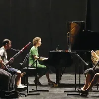 Ofra Yitzhaki, au piano, est la directrice artistique du festival Kol Hamusica, qui se tiendra du 29 octobre au 1er novembre 2026 en Haute Galilée (Crédit: Ofer Moskovitz)