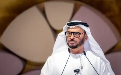 Anwar Gargash, conseiller diplomatique du président des Émirats arabes unis, prenant la parole lors du Forum Hili 2026, à Abou Dhabi, le 7 septembre 2026. (Crédit: Fadel Senna/AFP)