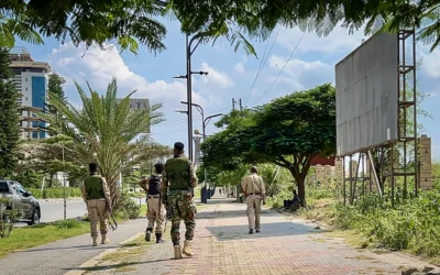 Des membres du Front populaire de libération du Tigré (TPLF) marchent le long d’une route principale à Mekelle le 23 septembre 2026, alors que les tensions s’intensifient dans le nord de l’Éthiopie après que les rebelles tigréens ont pris le contrôle des aéroports de la région. (Crédit: AFP) Des membres du Front populaire de libération du Tigré (TPLF) marchent le long d’une route principale à Mekelle le 23 septembre 2026, alors que les tensions s’intensifient dans le nord de l’Éthiopie après que les rebelles tigréens ont pris le contrôle des aéroports de la région. (Crédit: AFP)