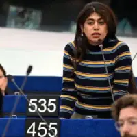 Rima Hassan, eurodéputée, lors d'une séance au Parlement européen, à Strasbourg, le 6 octobre 2026. (Crédit : Jean-Christophe Verhaegen/AFP)