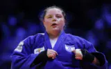 L'Israélienne Raz Hershko réagissant après avoir remporté la médaille de bronze dans la catégorie féminine des plus de 78 kg lors des Championnats du monde de judo, à Bakou, en Azerbaïdjan, le 10 octobre 2026. (Crédit: Anne-Christine Poujoulat/AFP)