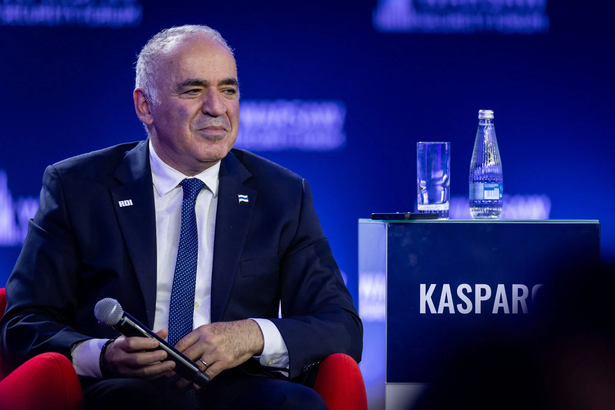 L'ancien champion du monde d'échecs russe et président de la Renew Democracy Initiative, Garry Kasparov, participe au Warsaw Security Forum à Varsovie, en Pologne, le 12 octobre 2026. (Wojtek RADWANSKI/AFP) L'ancien champion du monde d'échecs russe et président de la Renew Democracy Initiative, Garry Kasparov, participe au Warsaw Security Forum à Varsovie, en Pologne, le 12 octobre 2026. (Wojtek RADWANSKI/AFP)