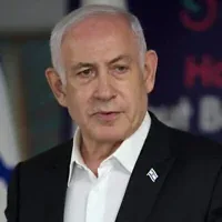 Le Premier ministre Benjamin Netanyahu s'exprimant lors d'une conférence de presse, à l'hôpital Sheba Tel HaShomer, à Ramat Gan, le 8 juin 2024. (Crédit : Jack Guez/Pool Photo via AP)