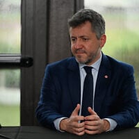 Franck Allisio, alors candidat d'extrême droite à la mairie de Marseille, participe à une conférence de presse à Marseille, dans le sud de la France, le samedi 17 janvier 2026. (Crédit: AP/Philippe Magoni)