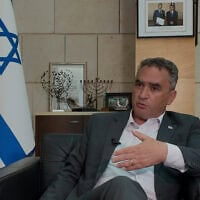 L’ambassadeur d’Israël en France, Joshua Zarka, lors d’un entretien avec l’agence Associated Press, à Paris, le 8 juin 2026. (Crédit : Nicolas Garriga/AP)