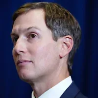 Jared Kushner, émissaire du président américain Donald Trump, lors d’une rencontre entre ce dernier et son homologue ukrainien Volodymyr Zelensky, en marge de l’Assemblée générale des Nations unies, au siège de l’ONU, à New York, le 22 septembre 2026. (Crédit : Julia Demaree Nikhinson/AP)