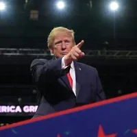 Le président américain Donald Trump participant à un meeting électoral au Covelli Centre, à Youngstown, dans l’Ohio, le 12 octobre 2026. (Crédit : Jacquelyn Martin/AP)