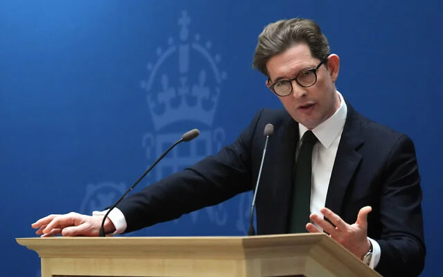 Le directeur général du MI5, Ken McCallum, s'exprimant à Thames House, le siège des services de sécurité britanniques, à Londres, le 13 octobre 2026. (Crédit : Jonathan Brady/AP via Pool)