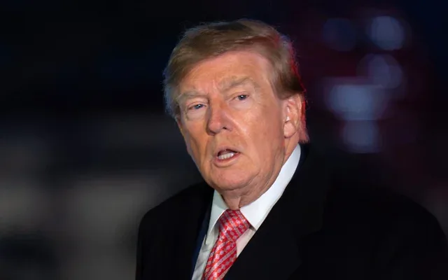 Le président américain Donald Trump s’adresse aux journalistes sur la pelouse sud de la Maison Blanche, à Washington, le 18 octobre 2026. (Crédit : Jose Luis Magana/AP) Le président américain Donald Trump s’adresse aux journalistes sur la pelouse sud de la Maison Blanche, à Washington, le 18 octobre 2026. (Crédit : Jose Luis Magana/AP)