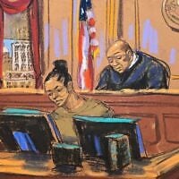 Sur ce croquis réalisé au tribunal, le juge Alvin K. Hellerstein, à droite, préside les débats tandis que Brigitte Jones, greffière, est assise sous le banc, pendant l'audience préliminaire d'une affaire de trafic de drogue impliquant l'ancien président vénézuélien Nicolás Maduro et son épouse Cilia Flores, le 22 juillet 2026, au tribunal fédéral de Manhattan, à New York. (Jane Rosenberg via AP)