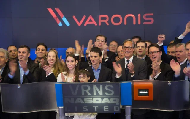 Varonis Systems, Inc., fournisseur de solutions logicielles pour les données d'entreprise non structurées générées par l'homme, fait son entrée au NASDAQ le 28 février 2014. (Crédit: Globe Newswire) Varonis Systems, Inc., fournisseur de solutions logicielles pour les données d'entreprise non structurées générées par l'homme, fait son entrée au NASDAQ le 28 février 2014. (Crédit: Globe Newswire)
