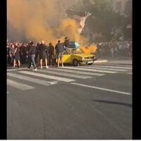 Des supporters d'Hajduk Split défilent en scandant des slogans pro-nazis avant le match de Ligue conférence contre l'Ajax Amsterdam à Split, en Croatie. (Capture d'écran/X)