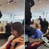 Captures d'écran tirées d'une vidéo montrant une secouriste saoudienne s'occupant d'une Israélienne à l'aéroport de Tabuk, après le déroutement d'un vol vers le royaume à la suite d'une tentative présumée de faire s'écraser délibérément l'avion, le 30 septembre 2026. (Capture d'écran/X)