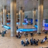 Le hall des arrivées de l'aéroport international Ben Gurion, le 26 mars 2025. (Crédit : Yossi Aloni/Flash90)