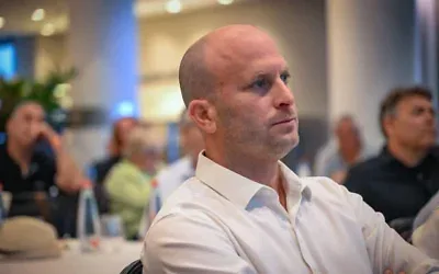 Yitzhak Kroizer, député du parti Otzma Yehudit, lors d'une conférence sur l'agriculture, à Herzliya, le 23 septembre 2026. (Crédit : Avshalom Sassoni/Flash90)