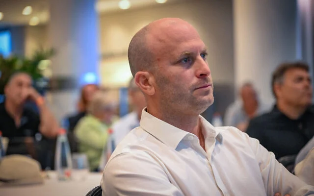 Yitzhak Kroizer, député du parti Otzma Yehudit, lors d'une conférence sur l'agriculture, à Herzliya, le 23 septembre 2026. (Crédit : Avshalom Sassoni/Flash90)