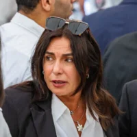 La ministre des Transports, Miri Regev, assistant à une cérémonie commémorative nationale en hommage aux civils assassinés le 7-Octobre, trois ans après le pogrom perpétré par le groupe terroriste palestinien du Hamas le 7 octobre 2023, au mont Herzl à Jérusalem, le 5 octobre 2026. (Crédit : Olivier Fitoussi/Pool/Flash90)