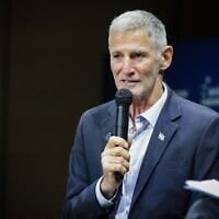 Yair Golan, président du parti HaDemocratim, participe au Sommet mondial Shabtai Shavit sur la lutte contre le terrorisme à l'université Reichman d'Herzliya, le 6 octobre 2026. (Crédit : Tal Gal/Flash90)