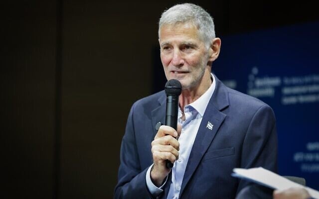 Yair Golan, président du parti HaDemocratim, participe au Sommet mondial Shabtai Shavit sur la lutte contre le terrorisme à l'université Reichman d'Herzliya, le 6 octobre 2026. (Crédit : Tal Gal/Flash90) Yair Golan, président du parti HaDemocratim, participe au Sommet mondial Shabtai Shavit sur la lutte contre le terrorisme à l'université Reichman d'Herzliya, le 6 octobre 2026. (Crédit : Tal Gal/Flash90)