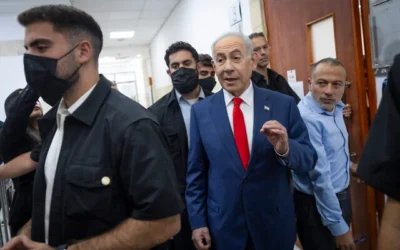 Le Premier ministre Benjamin Netanyahu arrivé à l’audience de son procès pour corruption au tribunal de grande instance de Jérusalem, le 11 octobre 2026. (Crédit : Chaïm Goldberg/Flash90) Le Premier ministre Benjamin Netanyahu arrivé à l’audience de son procès pour corruption au tribunal de grande instance de Jérusalem, le 11 octobre 2026. (Crédit : Chaïm Goldberg/Flash90)
