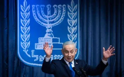 Le Premier ministre israélien Benjamin Netanyahu lors d'une réception marquant l'inauguration de l'ambassade de Colombie à Jérusalem, organisée au ministère israélien des Affaires étrangères à Jérusalem, le 14 octobre 2026. (Crédit : Chaïm Goldberg/Flash90)