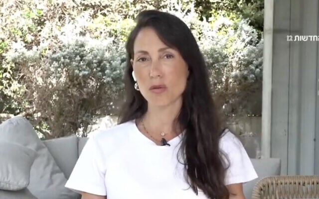 Tali Manes, la passagère du vol flydubai qui a alerté l'équipage de l'attaque, le 1er octobre 2026. (Crédit : Capture d'écran/N12)