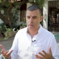 Rafi Saar, maire de Kfar Saba, en 2018 (Crédit : Capture d'écran/YouTube)