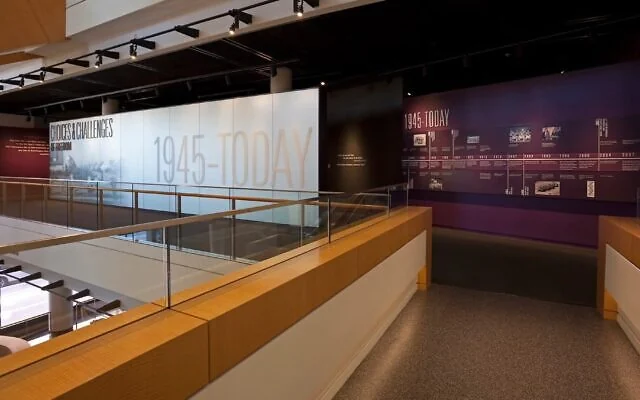 Intérieur du Musée national Weitzman d'histoire juive américaine, à Philadelphie, en Pennsylvanie. (Crédit :  Musée Weitzman via JTA)
