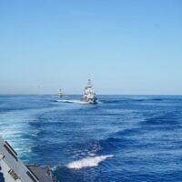 Des navires de guerre israéliens et grecs naviguant en Méditerranée lors d'un exercice conjoint entre la Marine israélienne et la Marine hellénique, sur une photo de presse publiée le 24 octobre 2026. (Crédit : Armée israélienne)