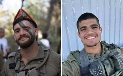 Le sergent-chef Ron Yonatan Roytman (à gauche) et le sergent Yuval Shai Svilem (à droite), tués lors d’une attaque par balle près de Hébron, en Cisjordanie, le 23 octobre 2026. (Crédit : Armée israélienne)