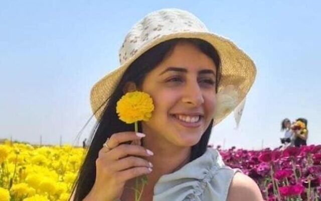 Yelena Greenberg, assassinée à l'âge de 27 ans à Rehovot le 24 août 2022 par un homme dont elle avait repoussé les avances amoureuses, sur une photo non datée. (Crédit : Réseaux sociaux, utilisation conforme à l'article 27a de la loi sur le droit d'auteur)