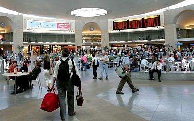 Ben Gurion airport's Duty-Free mall (Moshe Shai/Flash90)