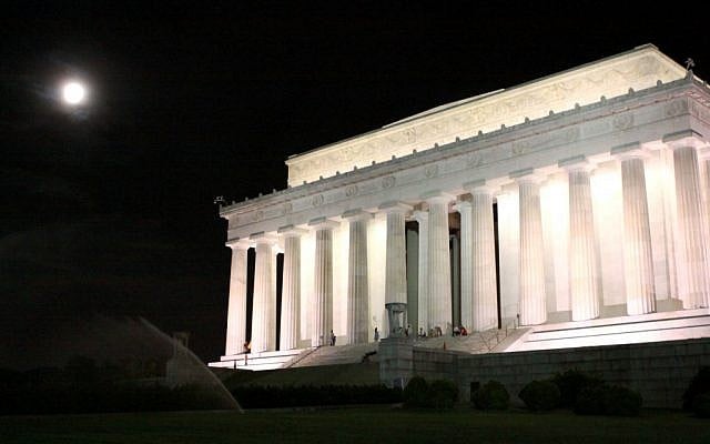 A nighttime view of the Lincoln Memorial in Washington, DC (Rachael Cerrotti/Flash90) A nighttime view of the Lincoln Memorial in Washington, DC (Rachael Cerrotti/Flash90)