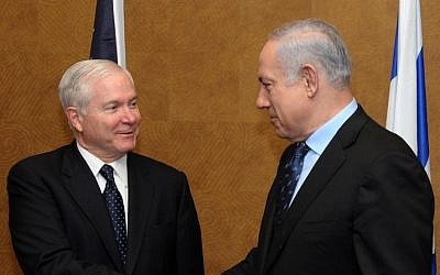 Robert Gates (left) with Benjamin Netanyahu in 2011 (photo credit: Amos Ben Gershom/GPO/Flash90)