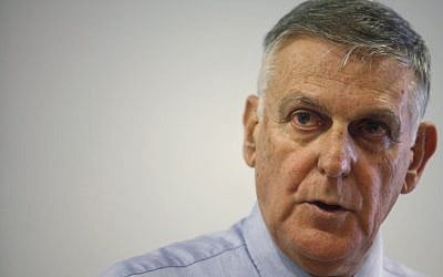 Chemistry Nobel Prize winner Israeli scientist Daniel Shechtman speaks to media at a press conference in Jerusalem on October 09, 2011. (Photo by FLASH90)