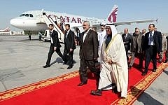 Hamas head Ismail Haniyeh, left, with Bahraini King Hamad bin Isa Al Khalifa meeting in Bahrain, February 2012 (Mohammed Al-Ostaz/Flash 90)