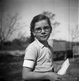 A girl at Kibbutz Shaar Hanegev. Date unknown. From the collection of Gideon Shiftan. (Courtesy: Nadav Mann/Bitmuna)