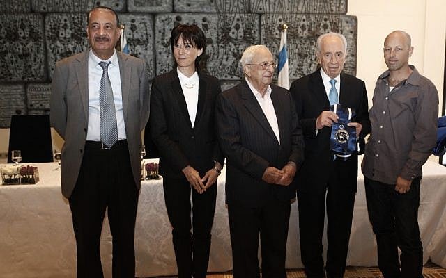 Shimon Peres (second from right) presents the President's Award on Thursday (photo credit: Uri Lantz/Flash90) Shimon Peres (second from right) presents the President's Award on Thursday (photo credit: Uri Lantz/Flash90)