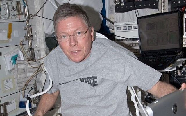 A NASA astronaut is hooked up to a Vivid-q system in a space station simulator (photo credit: Courtesy NASA) A NASA astronaut is hooked up to a Vivid-q system in a space station simulator (photo credit: Courtesy NASA)