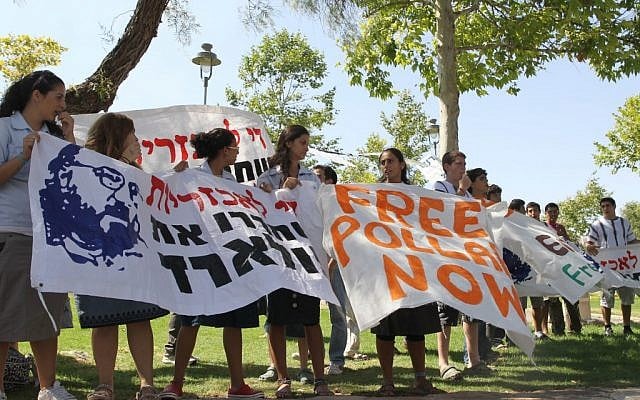 Youth activists protest for Pollard's release outside US Consulate in Israel, July 2011 (photo credit: Nati Shohat/Flash90) Youth activists protest for Pollard's release outside US Consulate in Israel, July 2011 (photo credit: Nati Shohat/Flash90)