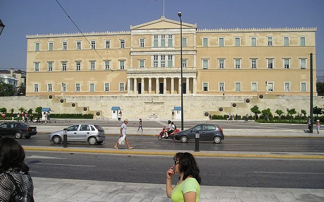 The Greek parliament building in Athens. (photo credit CC-SA amberaccb, Flikr)