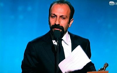 Oscar-winning Iranian director Asghar Farhadi reading his speech at the Academy Awards (photo: TV screen capture)