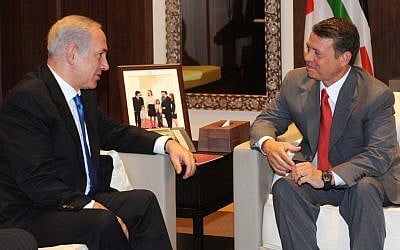 Prime Minister Benjamin Netanyahu (left) meets with Jordanian King Abdullah II in Amman in 2010 (photo credit: Avi Ohayon/GPO/Flash90)